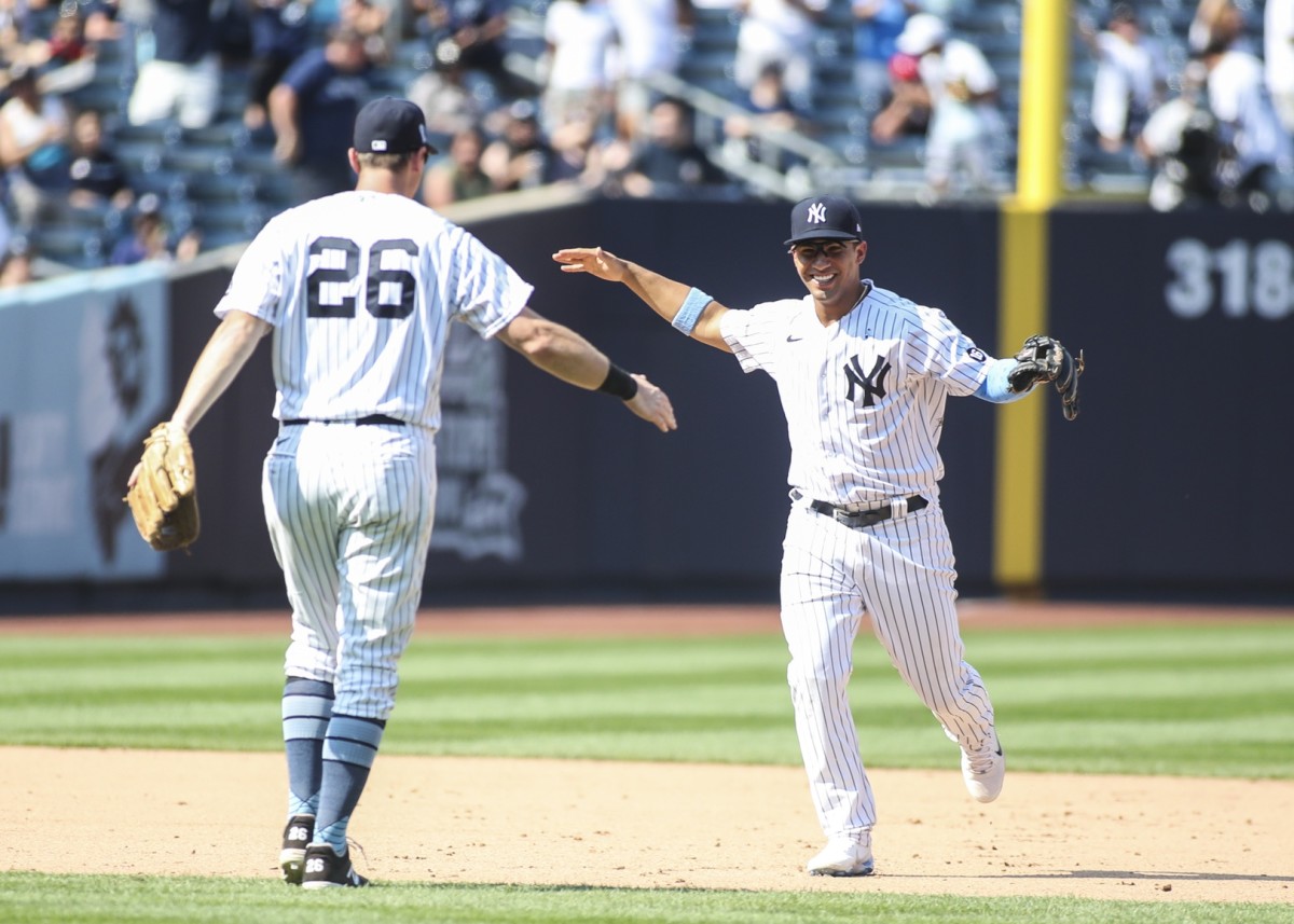 Yankees celebrate triple play